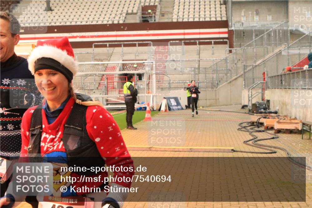 08.12.2024 - St. Pauli X-Mass-Run No. 14 Kathrin Stürmer Photography http://msf.ph/oto/7540694 08.12.2024 10:59:11 Ziel  meine-sportfotos.de