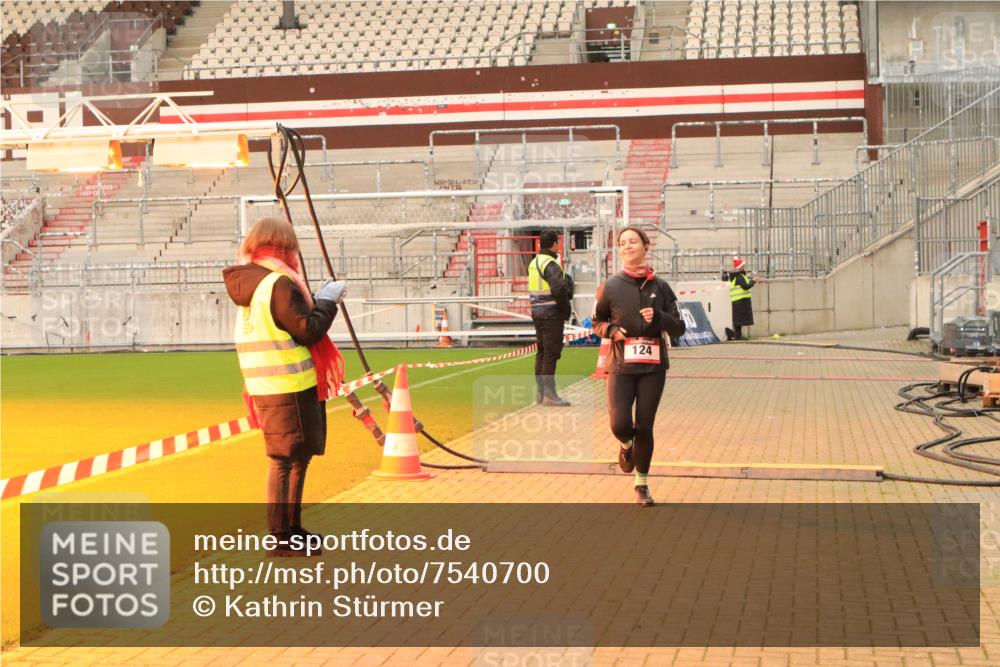 08.12.2024 - St. Pauli X-Mass-Run No. 14 Kathrin Stürmer Photography http://msf.ph/oto/7540700 08.12.2024 10:59:15 Ziel  meine-sportfotos.de