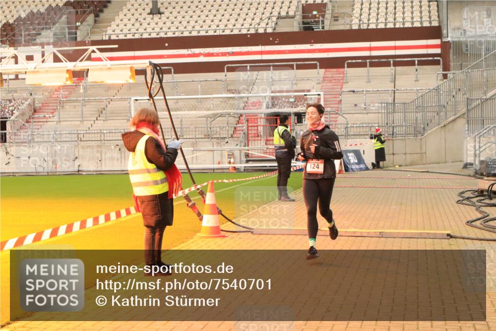 08.12.2024 - St. Pauli X-Mass-Run No. 14 Kathrin Stürmer Photography http://msf.ph/oto/7540701 08.12.2024 10:59:16 Ziel  meine-sportfotos.de