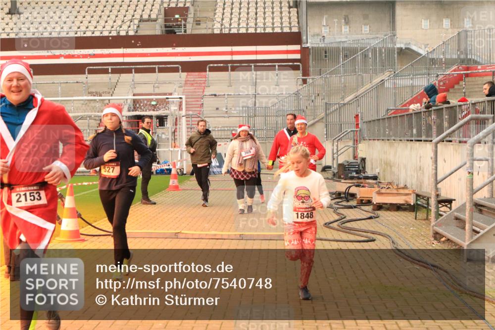 08.12.2024 - St. Pauli X-Mass-Run No. 14 Kathrin Stürmer Photography http://msf.ph/oto/7540748 08.12.2024 10:59:31 Ziel  meine-sportfotos.de