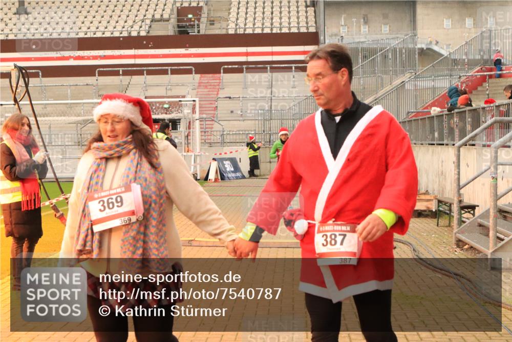 08.12.2024 - St. Pauli X-Mass-Run No. 14 Kathrin Stürmer Photography http://msf.ph/oto/7540787 08.12.2024 10:59:39 Ziel  meine-sportfotos.de