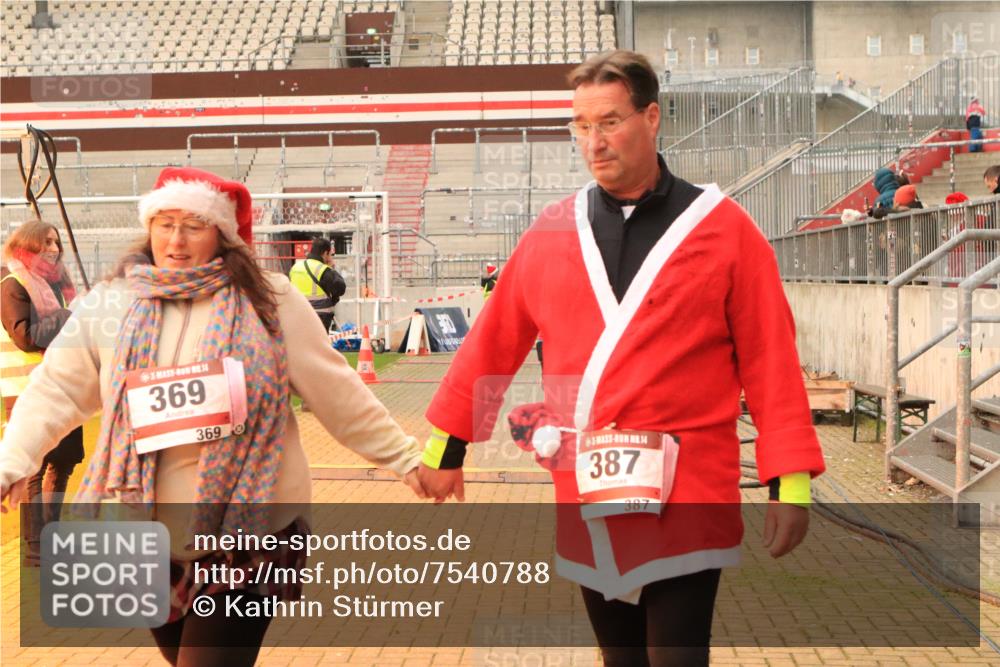 08.12.2024 - St. Pauli X-Mass-Run No. 14 Kathrin Stürmer Photography http://msf.ph/oto/7540788 08.12.2024 10:59:40 Ziel  meine-sportfotos.de