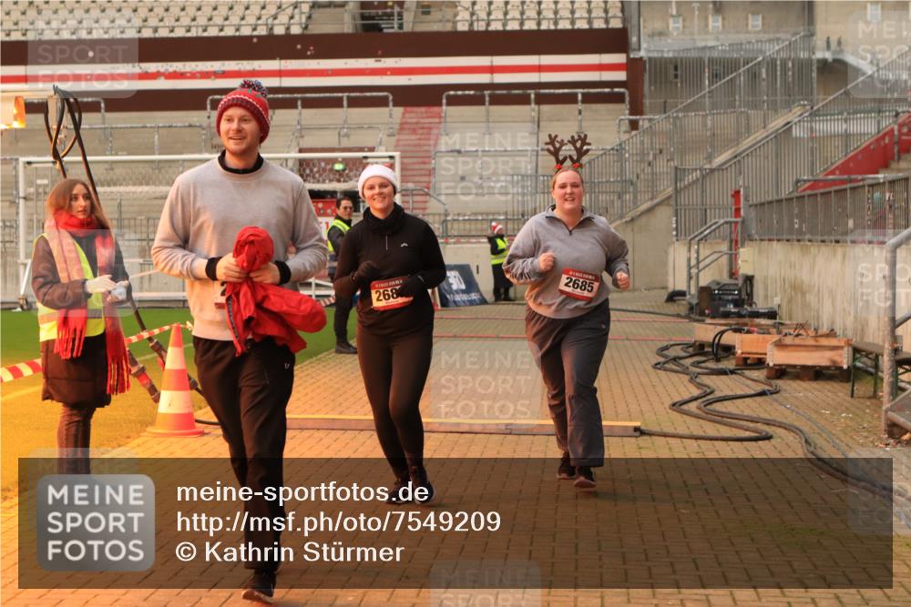08.12.2024 - St. Pauli X-Mass-Run No. 14 Kathrin Stürmer Photography http://msf.ph/oto/7549209 08.12.2024 10:49:22 Ziel  meine-sportfotos.de