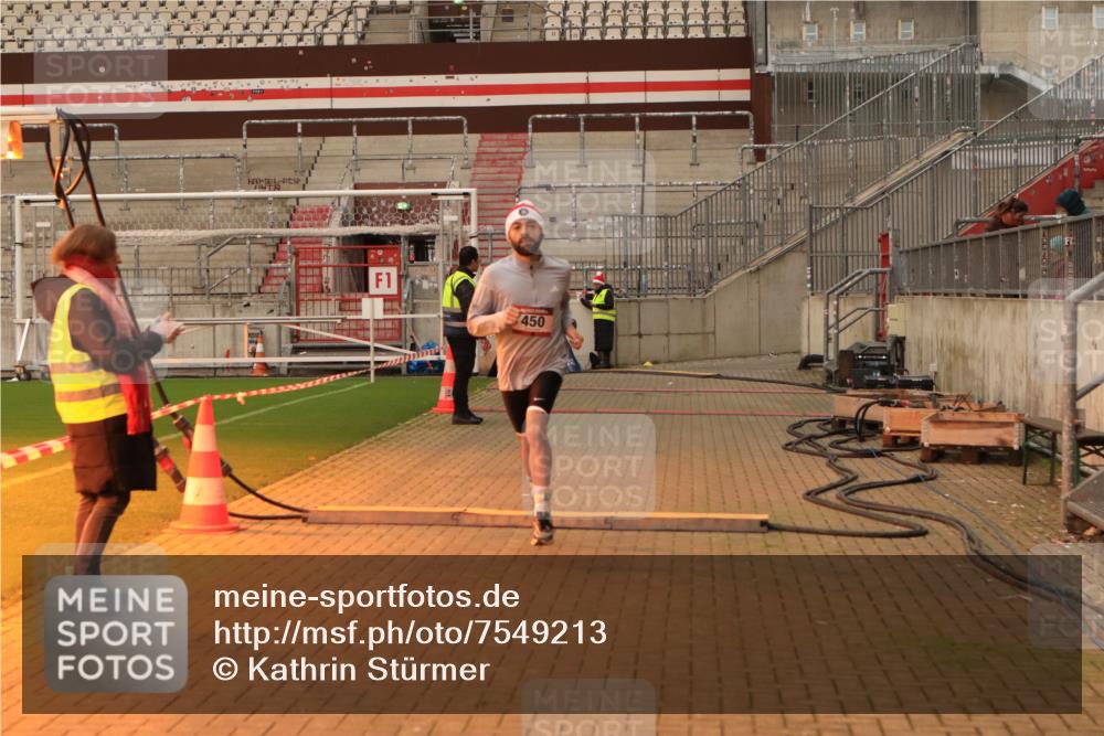 08.12.2024 - St. Pauli X-Mass-Run No. 14 Kathrin Stürmer Photography http://msf.ph/oto/7549213 08.12.2024 10:49:32 Ziel  meine-sportfotos.de
