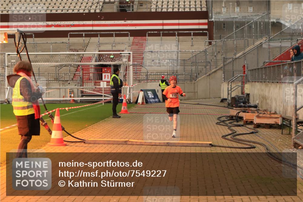 08.12.2024 - St. Pauli X-Mass-Run No. 14 Kathrin Stürmer Photography http://msf.ph/oto/7549227 08.12.2024 10:50:57 Ziel  meine-sportfotos.de