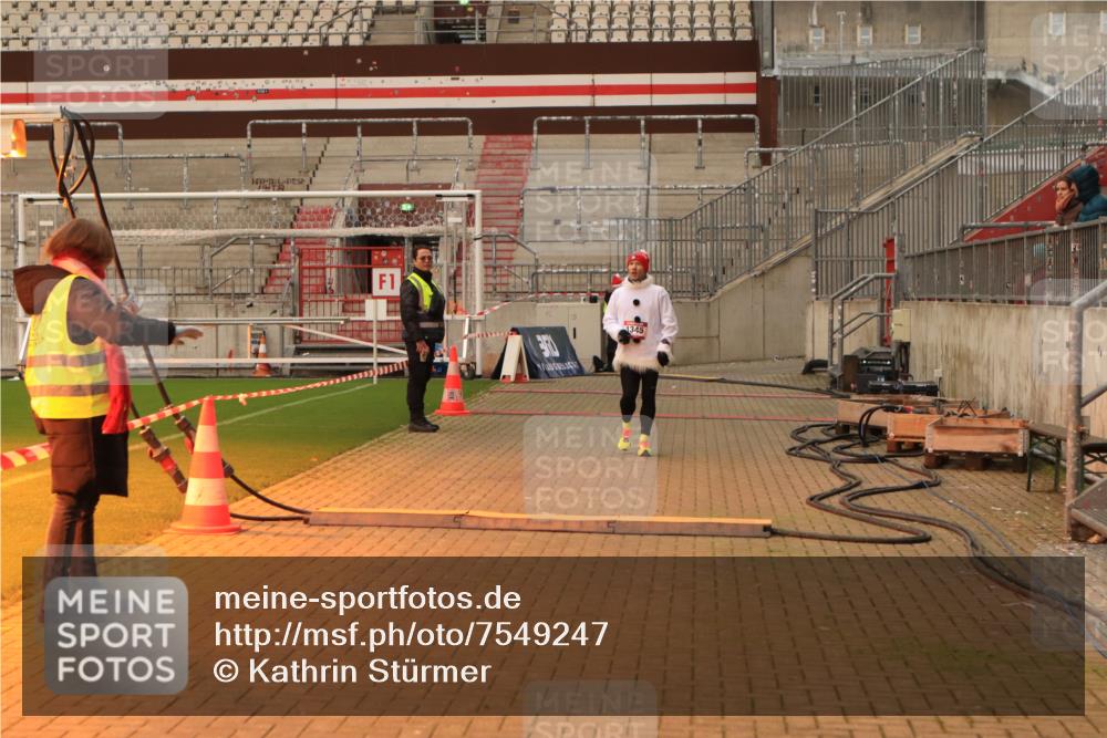 08.12.2024 - St. Pauli X-Mass-Run No. 14 Kathrin Stürmer Photography http://msf.ph/oto/7549247 08.12.2024 10:51:10 Ziel  meine-sportfotos.de