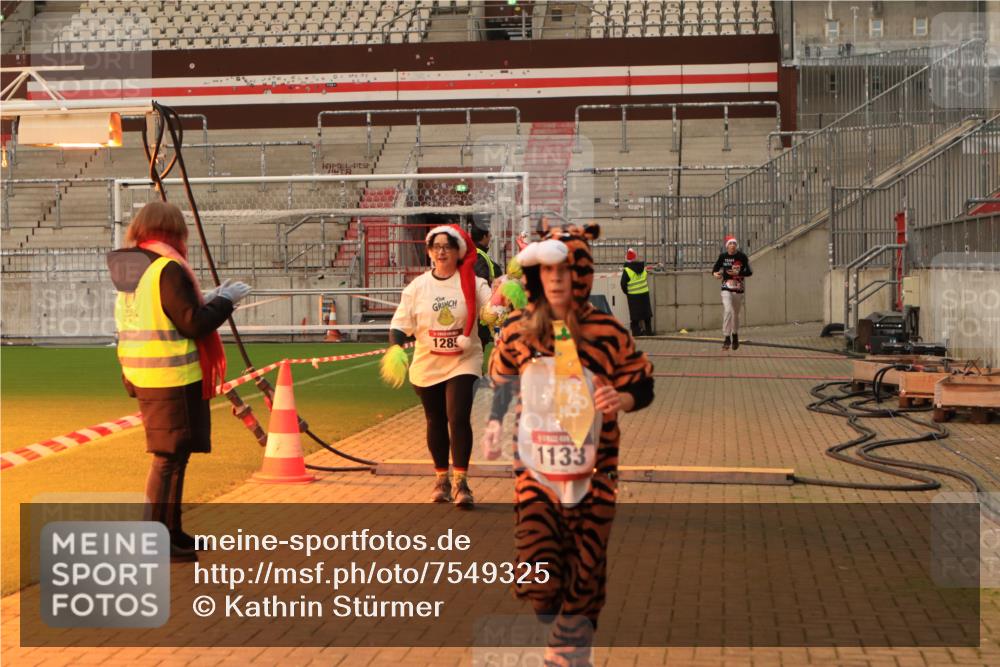 08.12.2024 - St. Pauli X-Mass-Run No. 14 Kathrin Stürmer Photography http://msf.ph/oto/7549325 08.12.2024 10:52:10 Ziel  meine-sportfotos.de