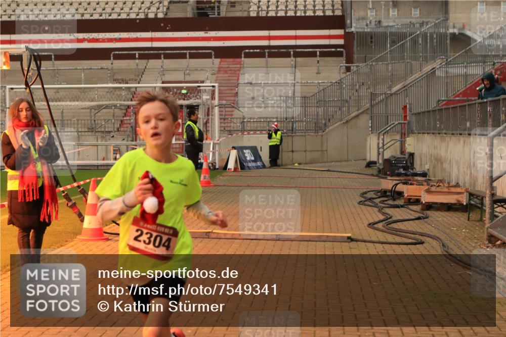 08.12.2024 - St. Pauli X-Mass-Run No. 14 Kathrin Stürmer Photography http://msf.ph/oto/7549341 08.12.2024 10:52:22 Ziel  meine-sportfotos.de