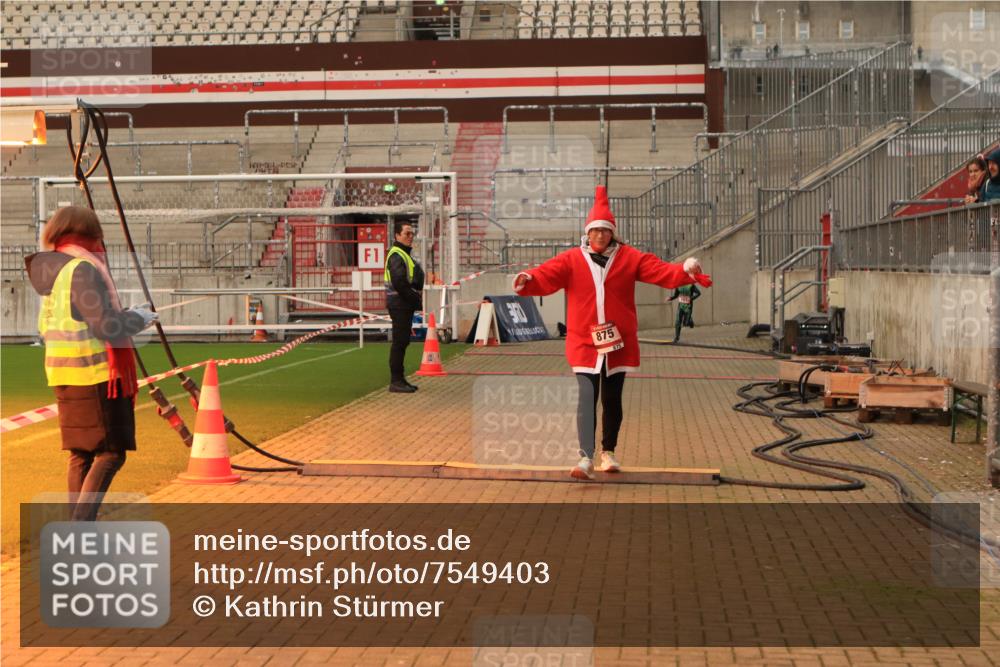 08.12.2024 - St. Pauli X-Mass-Run No. 14 Kathrin Stürmer Photography http://msf.ph/oto/7549403 08.12.2024 10:53:48 Ziel  meine-sportfotos.de