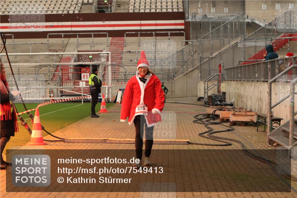 08.12.2024 - St. Pauli X-Mass-Run No. 14 Kathrin Stürmer Photography http://msf.ph/oto/7549413 08.12.2024 10:53:50 Ziel  meine-sportfotos.de