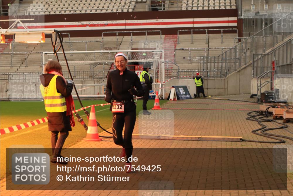 08.12.2024 - St. Pauli X-Mass-Run No. 14 Kathrin Stürmer Photography http://msf.ph/oto/7549425 08.12.2024 10:54:07 Ziel  meine-sportfotos.de