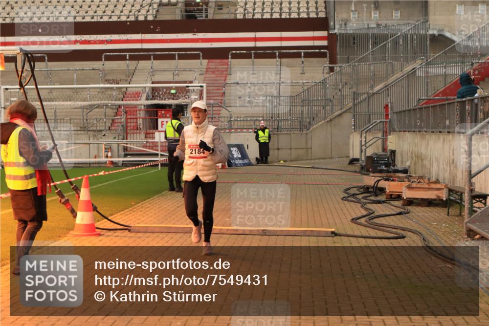 08.12.2024 - St. Pauli X-Mass-Run No. 14 Kathrin Stürmer Photography http://msf.ph/oto/7549431 08.12.2024 10:54:33 Ziel  meine-sportfotos.de