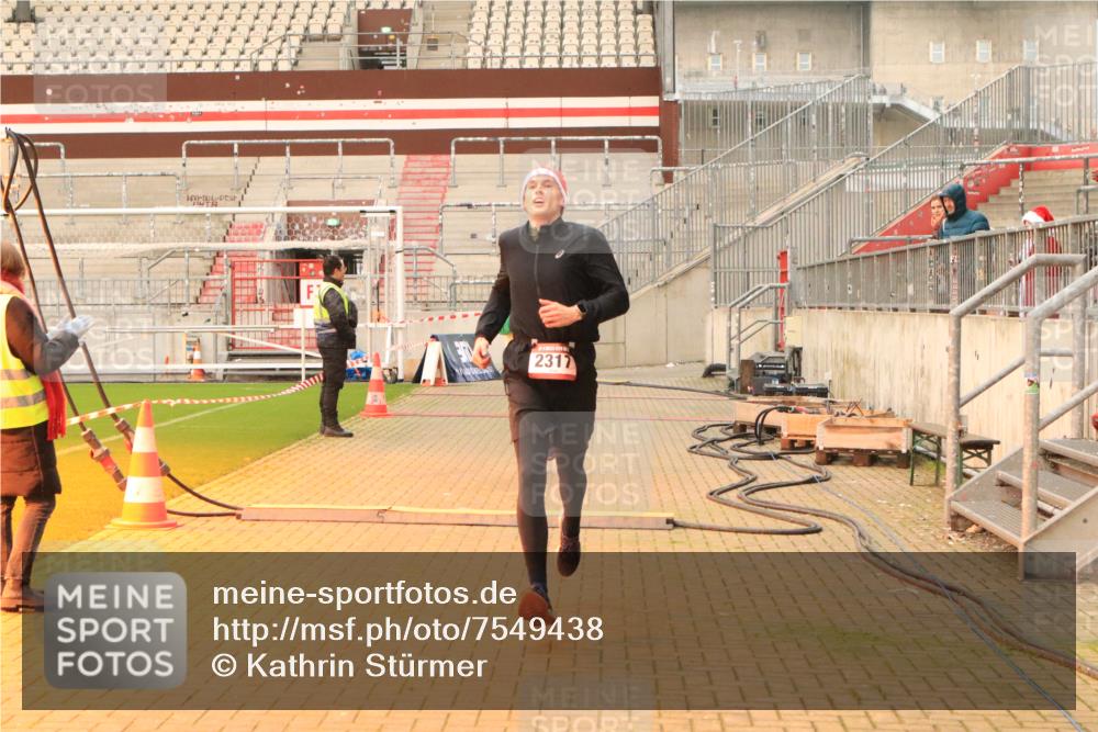 08.12.2024 - St. Pauli X-Mass-Run No. 14 Kathrin Stürmer Photography http://msf.ph/oto/7549438 08.12.2024 10:56:10 Ziel  meine-sportfotos.de
