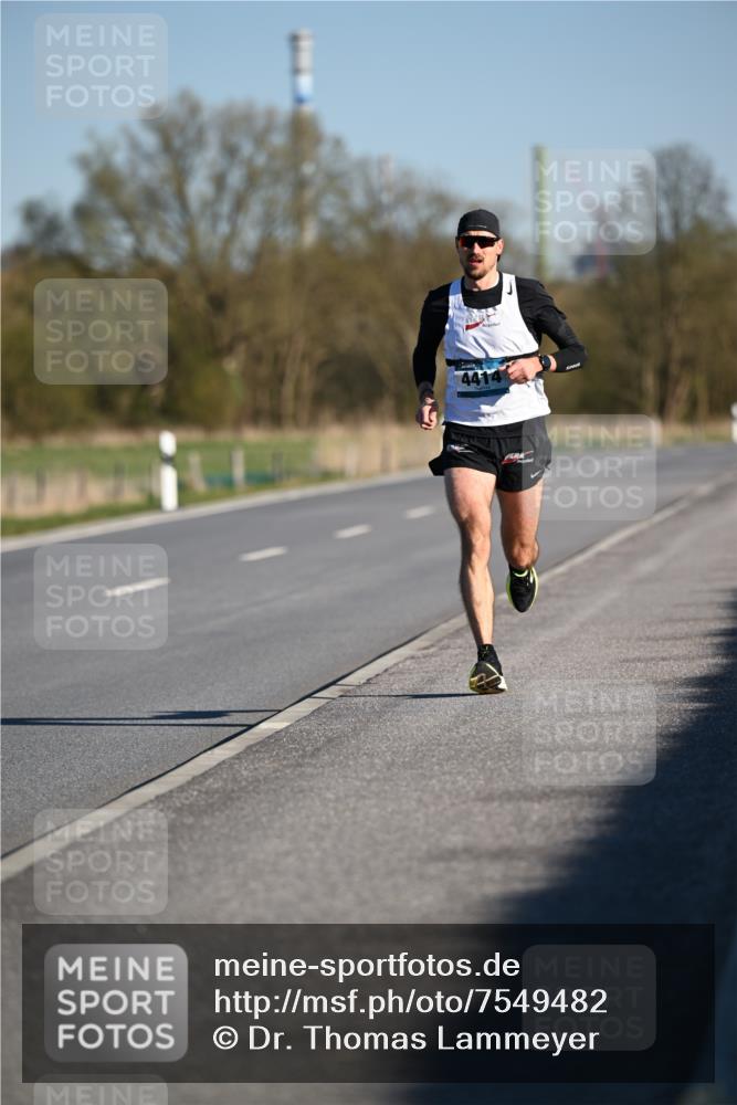 06.04.2025 - 44. Internationalen Wilhelmsburger Insellauf Dr. Thomas Lammeyer http://msf.ph/oto/7549482 06.04.2025 09:17:03 Laufen  meine-sportfotos.de