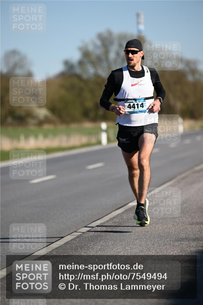 06.04.2025 - 44. Internationalen Wilhelmsburger Insellauf Dr. Thomas Lammeyer http://msf.ph/oto/7549494 06.04.2025 09:17:05 Laufen 4414 meine-sportfotos.de