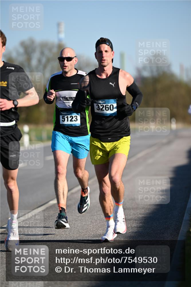 06.04.2025 - 44. Internationalen Wilhelmsburger Insellauf Dr. Thomas Lammeyer http://msf.ph/oto/7549530 06.04.2025 09:17:24 Laufen 3260, 5123 meine-sportfotos.de