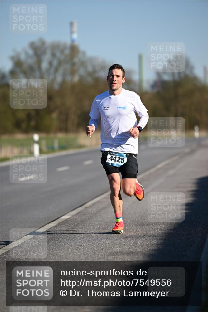 06.04.2025 - 44. Internationalen Wilhelmsburger Insellauf Dr. Thomas Lammeyer http://msf.ph/oto/7549556 06.04.2025 09:17:35 Laufen 4425 meine-sportfotos.de