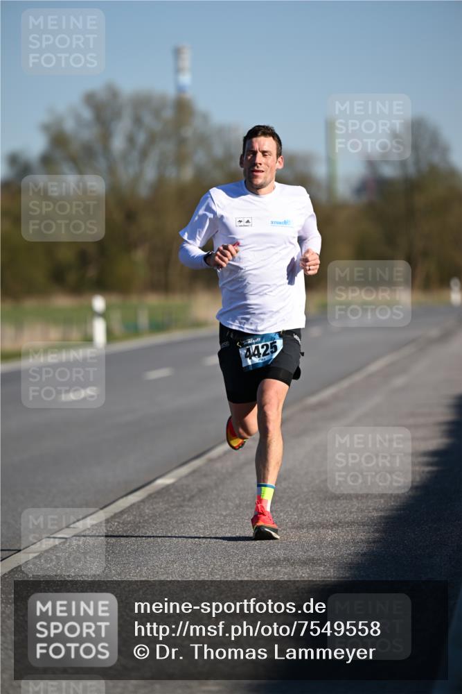 06.04.2025 - 44. Internationalen Wilhelmsburger Insellauf Dr. Thomas Lammeyer http://msf.ph/oto/7549558 06.04.2025 09:17:35 Laufen 4425 meine-sportfotos.de