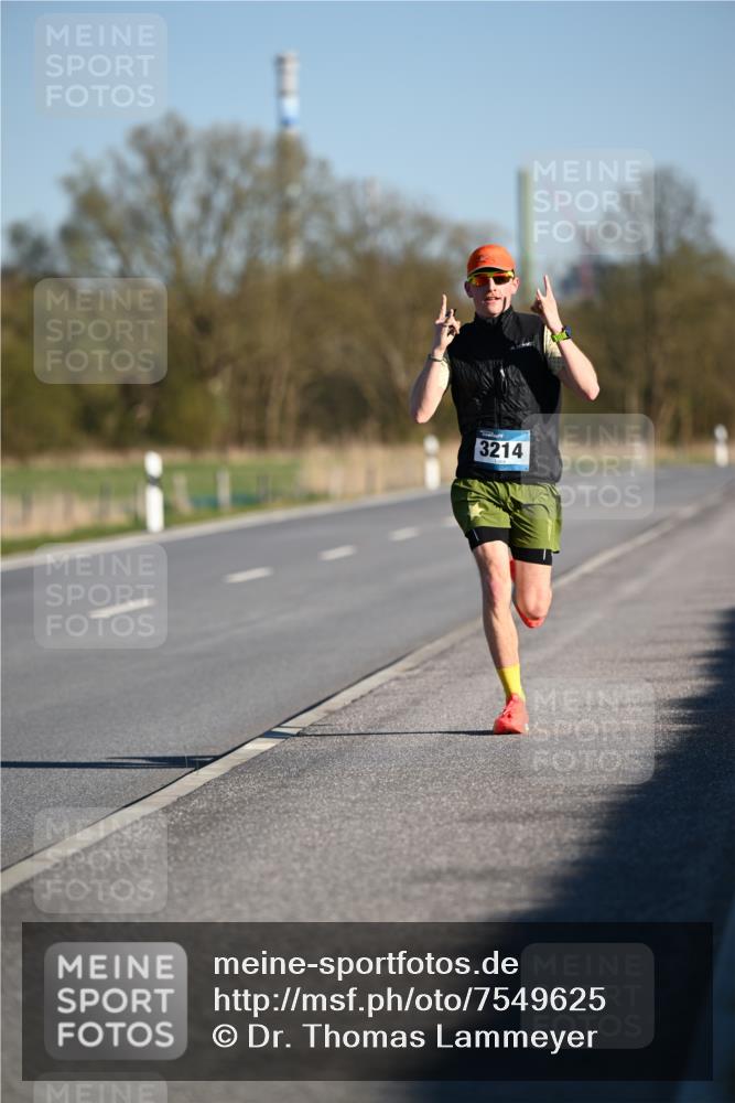 06.04.2025 - 44. Internationalen Wilhelmsburger Insellauf Dr. Thomas Lammeyer http://msf.ph/oto/7549625 06.04.2025 09:18:19 Laufen 3214 meine-sportfotos.de