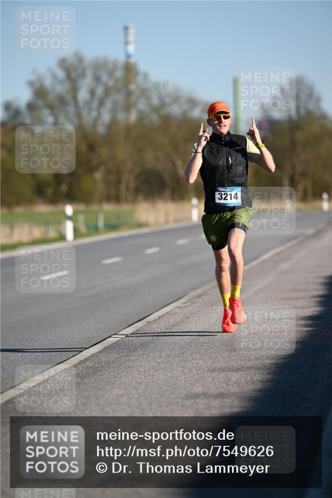 06.04.2025 - 44. Internationalen Wilhelmsburger Insellauf Dr. Thomas Lammeyer http://msf.ph/oto/7549626 06.04.2025 09:18:19 Laufen 3214 meine-sportfotos.de