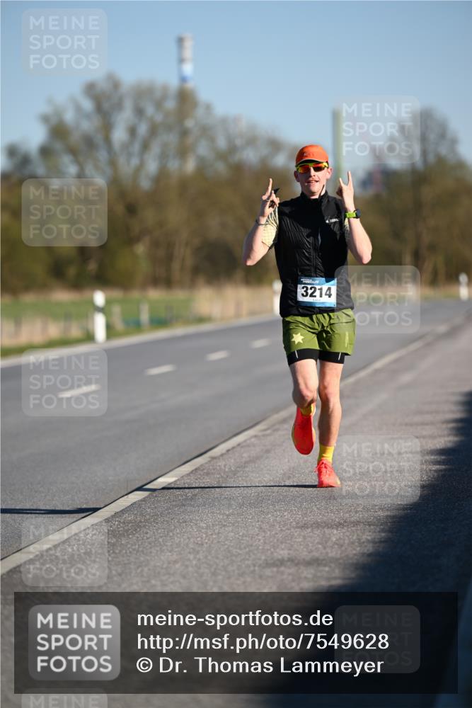 06.04.2025 - 44. Internationalen Wilhelmsburger Insellauf Dr. Thomas Lammeyer http://msf.ph/oto/7549628 06.04.2025 09:18:20 Laufen 3214 meine-sportfotos.de