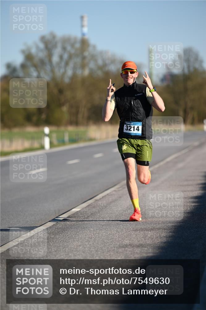 06.04.2025 - 44. Internationalen Wilhelmsburger Insellauf Dr. Thomas Lammeyer http://msf.ph/oto/7549630 06.04.2025 09:18:20 Laufen 3214 meine-sportfotos.de