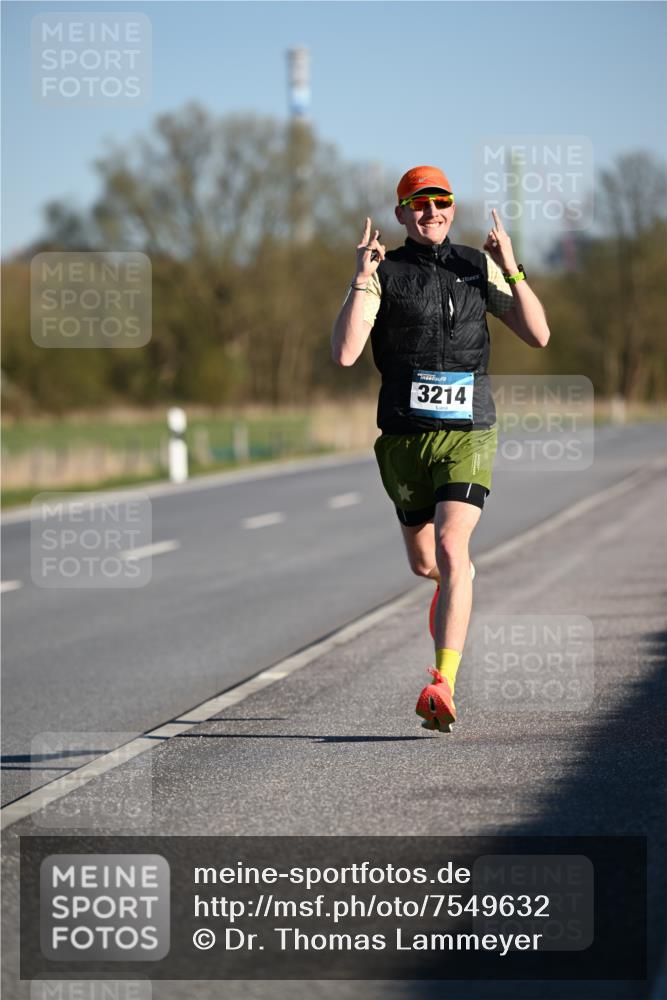 06.04.2025 - 44. Internationalen Wilhelmsburger Insellauf Dr. Thomas Lammeyer http://msf.ph/oto/7549632 06.04.2025 09:18:20 Laufen 3214 meine-sportfotos.de