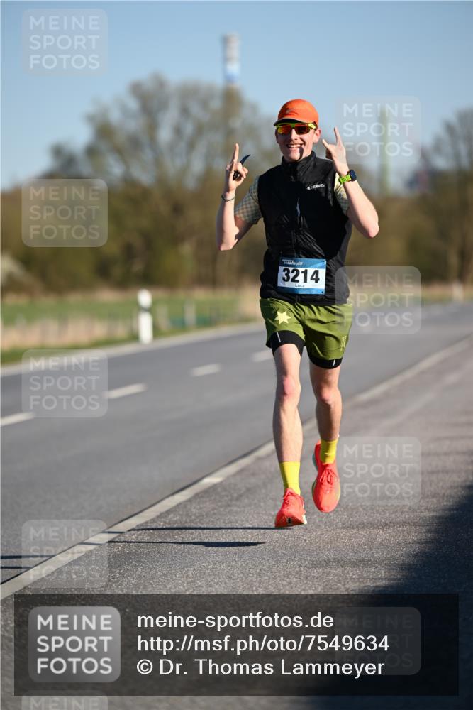 06.04.2025 - 44. Internationalen Wilhelmsburger Insellauf Dr. Thomas Lammeyer http://msf.ph/oto/7549634 06.04.2025 09:18:20 Laufen 3214 meine-sportfotos.de