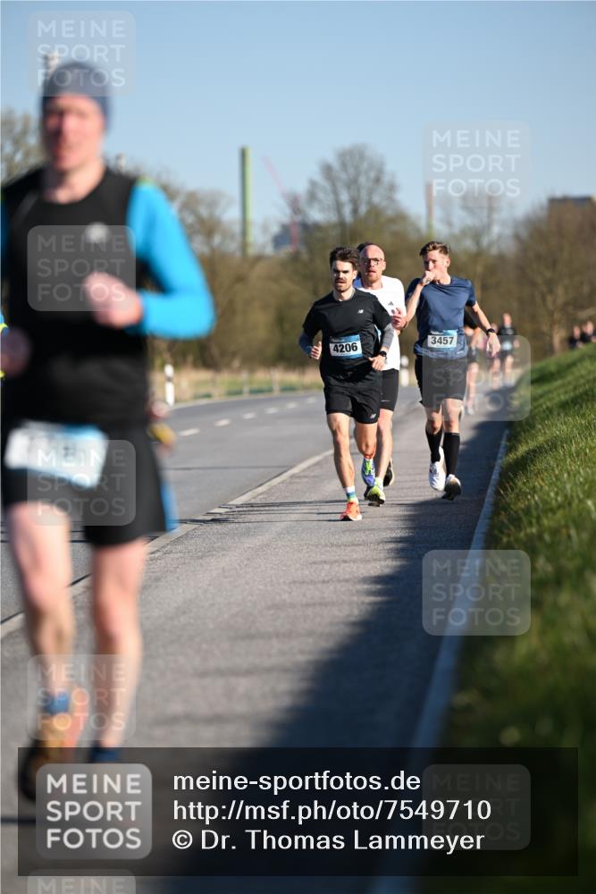 06.04.2025 - 44. Internationalen Wilhelmsburger Insellauf Dr. Thomas Lammeyer http://msf.ph/oto/7549710 06.04.2025 09:19:02 Laufen 4206, 3457 meine-sportfotos.de