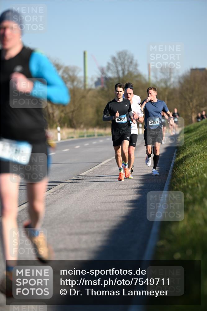 06.04.2025 - 44. Internationalen Wilhelmsburger Insellauf Dr. Thomas Lammeyer http://msf.ph/oto/7549711 06.04.2025 09:19:02 Laufen 4206, 3457 meine-sportfotos.de