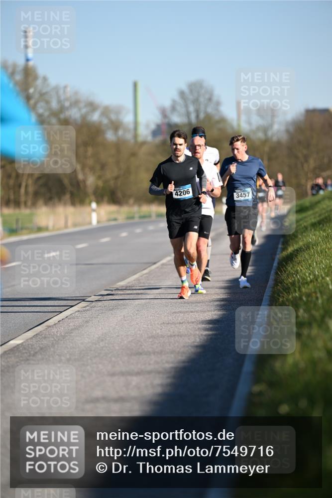 06.04.2025 - 44. Internationalen Wilhelmsburger Insellauf Dr. Thomas Lammeyer http://msf.ph/oto/7549716 06.04.2025 09:19:03 Laufen 4206, 3457 meine-sportfotos.de
