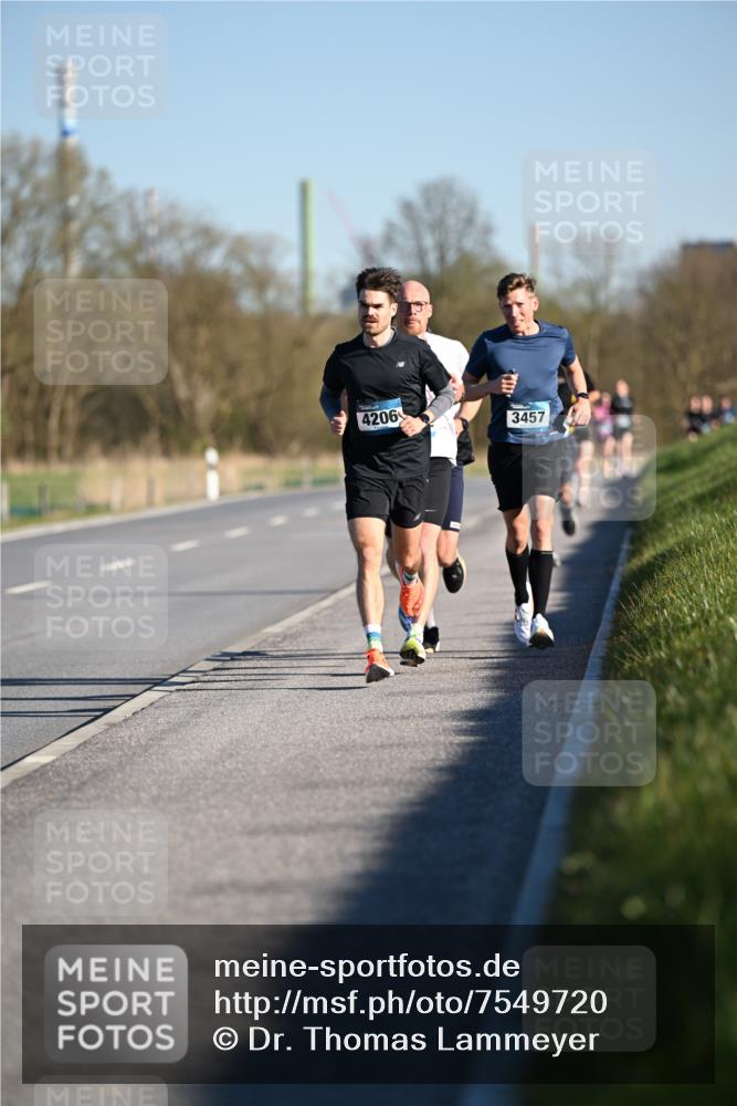 06.04.2025 - 44. Internationalen Wilhelmsburger Insellauf Dr. Thomas Lammeyer http://msf.ph/oto/7549720 06.04.2025 09:19:04 Laufen 4206, 3457 meine-sportfotos.de