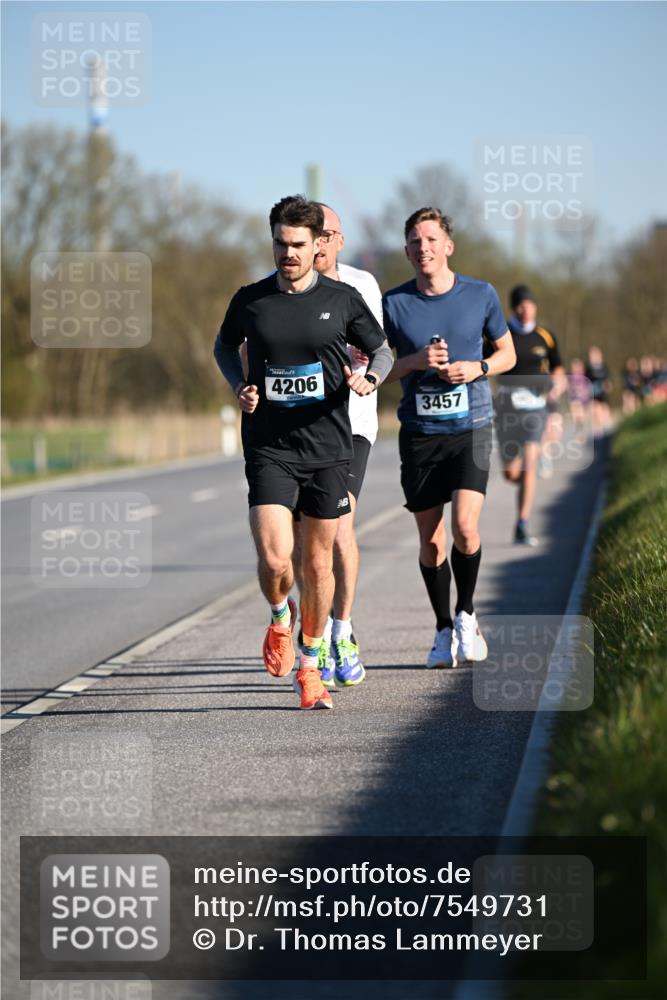 06.04.2025 - 44. Internationalen Wilhelmsburger Insellauf Dr. Thomas Lammeyer http://msf.ph/oto/7549731 06.04.2025 09:19:06 Laufen 3, 4206, 3457 meine-sportfotos.de