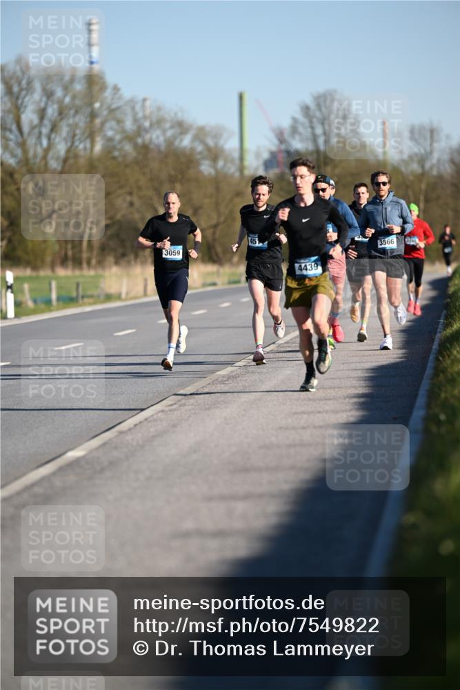 06.04.2025 - 44. Internationalen Wilhelmsburger Insellauf Dr. Thomas Lammeyer http://msf.ph/oto/7549822 06.04.2025 09:19:36 Laufen 45, 3059, 4439, 3566 meine-sportfotos.de