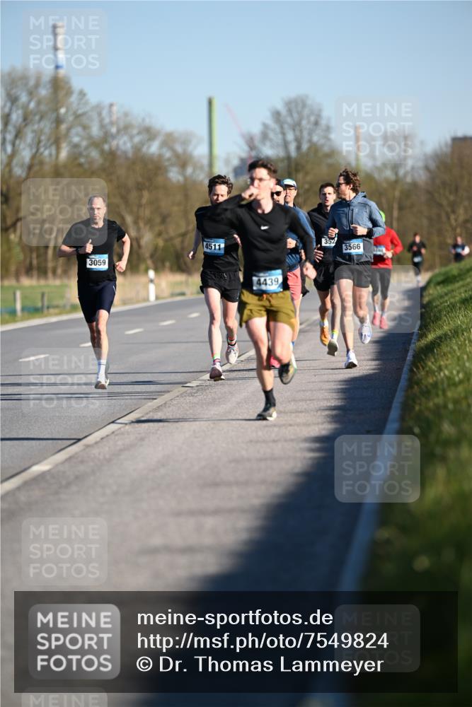 06.04.2025 - 44. Internationalen Wilhelmsburger Insellauf Dr. Thomas Lammeyer http://msf.ph/oto/7549824 06.04.2025 09:19:37 Laufen 3059, 4511, 4439, 3566 meine-sportfotos.de