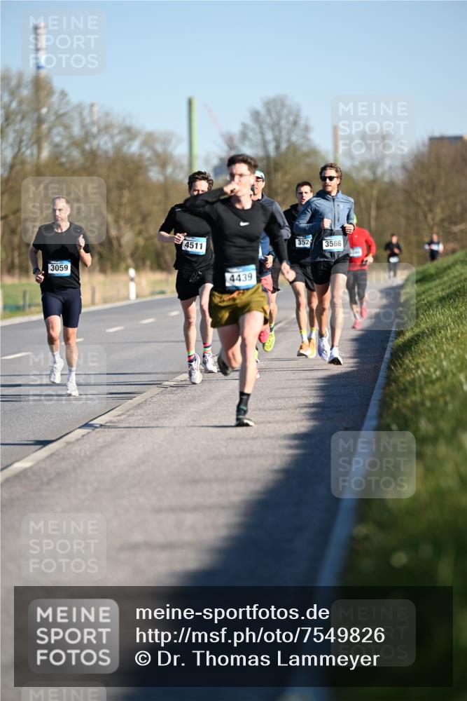 06.04.2025 - 44. Internationalen Wilhelmsburger Insellauf Dr. Thomas Lammeyer http://msf.ph/oto/7549826 06.04.2025 09:19:37 Laufen 3059, 4511, 4439, 3524, 3566 meine-sportfotos.de