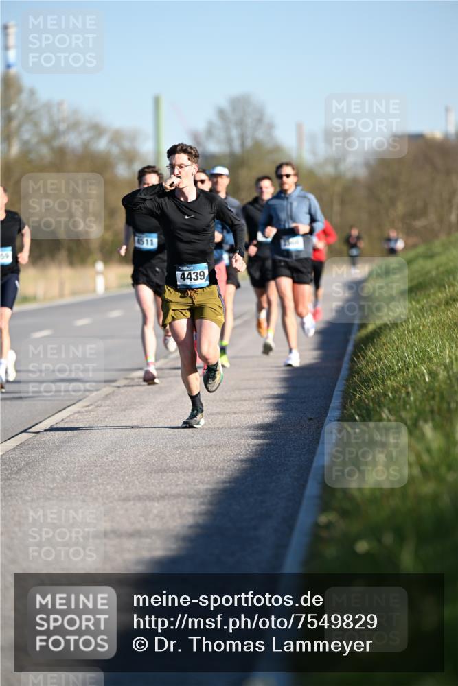 06.04.2025 - 44. Internationalen Wilhelmsburger Insellauf Dr. Thomas Lammeyer http://msf.ph/oto/7549829 06.04.2025 09:19:38 Laufen 4511, 59, 4439 meine-sportfotos.de