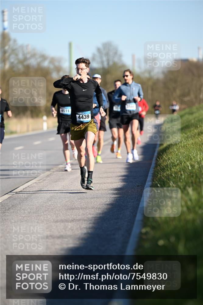 06.04.2025 - 44. Internationalen Wilhelmsburger Insellauf Dr. Thomas Lammeyer http://msf.ph/oto/7549830 06.04.2025 09:19:38 Laufen 4511, 4439 meine-sportfotos.de