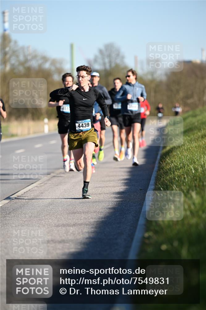 06.04.2025 - 44. Internationalen Wilhelmsburger Insellauf Dr. Thomas Lammeyer http://msf.ph/oto/7549831 06.04.2025 09:19:38 Laufen 451, 4439 meine-sportfotos.de