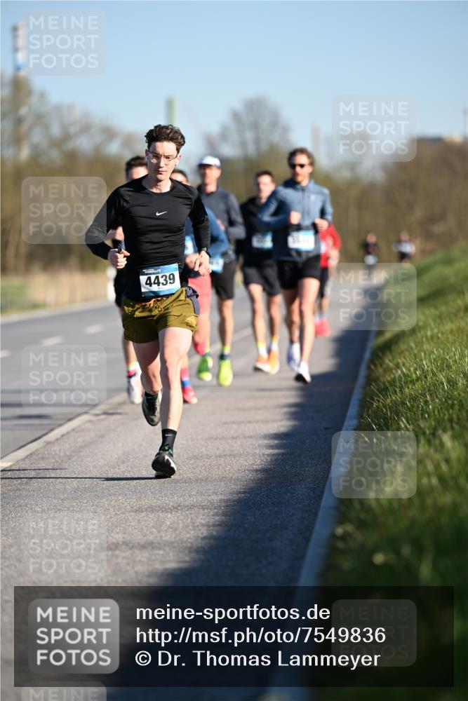 06.04.2025 - 44. Internationalen Wilhelmsburger Insellauf Dr. Thomas Lammeyer http://msf.ph/oto/7549836 06.04.2025 09:19:38 Laufen 4439 meine-sportfotos.de