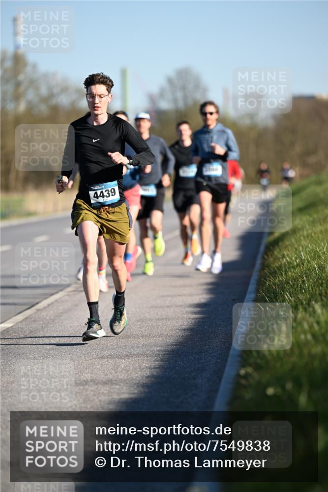 06.04.2025 - 44. Internationalen Wilhelmsburger Insellauf Dr. Thomas Lammeyer http://msf.ph/oto/7549838 06.04.2025 09:19:39 Laufen 4439 meine-sportfotos.de