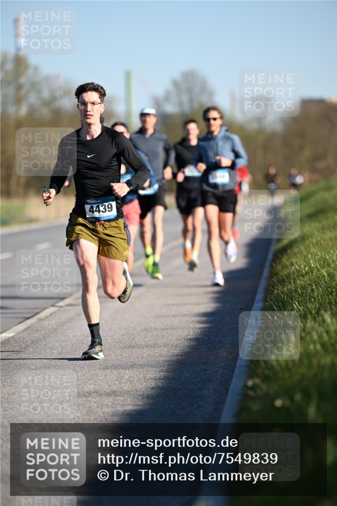 06.04.2025 - 44. Internationalen Wilhelmsburger Insellauf Dr. Thomas Lammeyer http://msf.ph/oto/7549839 06.04.2025 09:19:39 Laufen 4439 meine-sportfotos.de