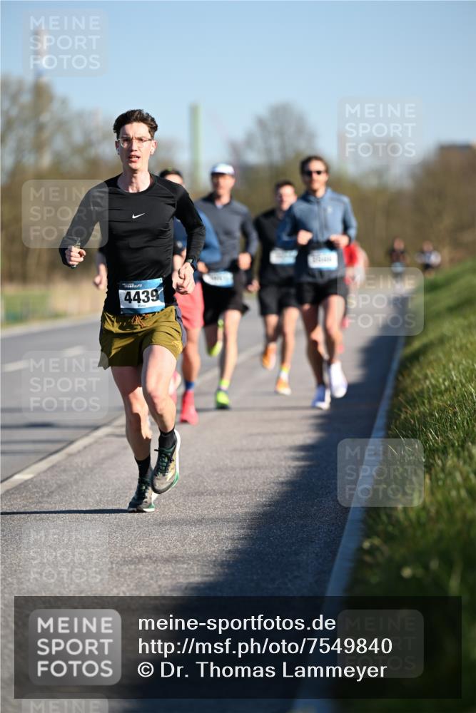 06.04.2025 - 44. Internationalen Wilhelmsburger Insellauf Dr. Thomas Lammeyer http://msf.ph/oto/7549840 06.04.2025 09:19:39 Laufen 4439 meine-sportfotos.de