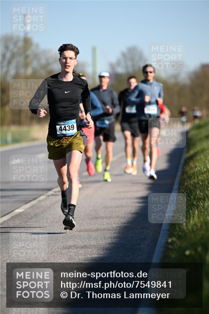 06.04.2025 - 44. Internationalen Wilhelmsburger Insellauf Dr. Thomas Lammeyer http://msf.ph/oto/7549841 06.04.2025 09:19:39 Laufen 4439 meine-sportfotos.de