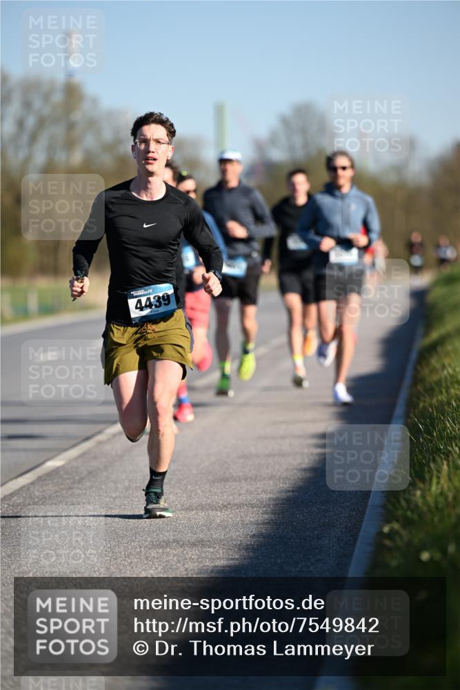 06.04.2025 - 44. Internationalen Wilhelmsburger Insellauf Dr. Thomas Lammeyer http://msf.ph/oto/7549842 06.04.2025 09:19:39 Laufen 4439 meine-sportfotos.de