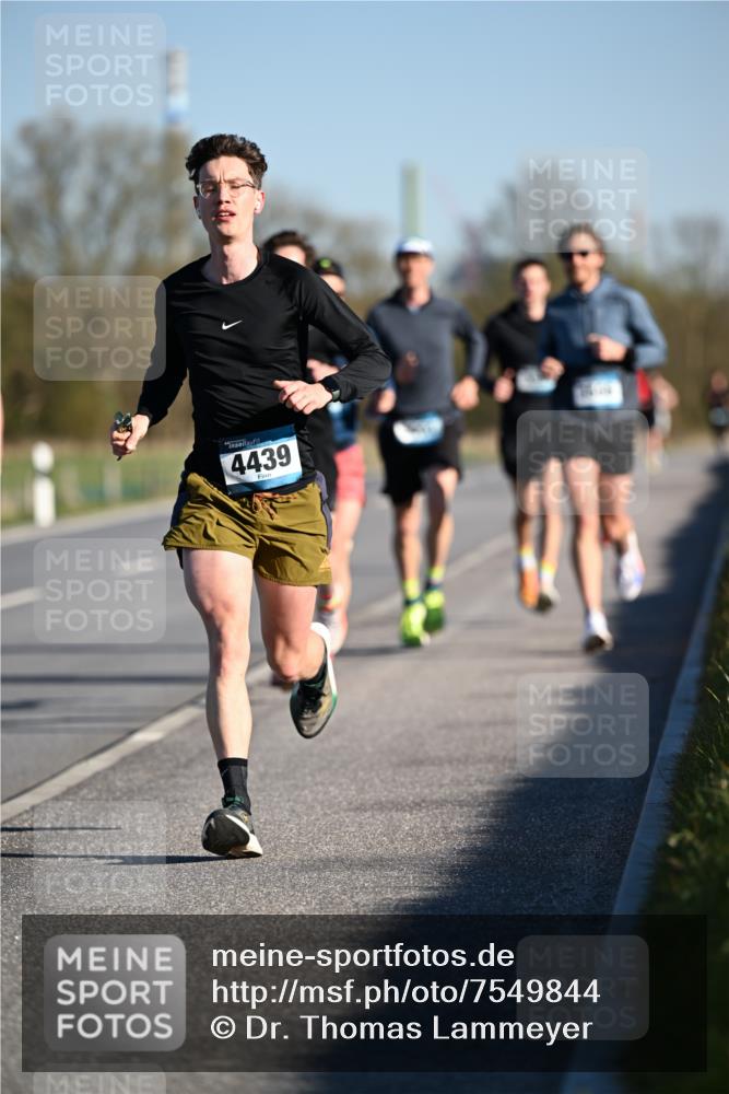 06.04.2025 - 44. Internationalen Wilhelmsburger Insellauf Dr. Thomas Lammeyer http://msf.ph/oto/7549844 06.04.2025 09:19:40 Laufen 4439 meine-sportfotos.de