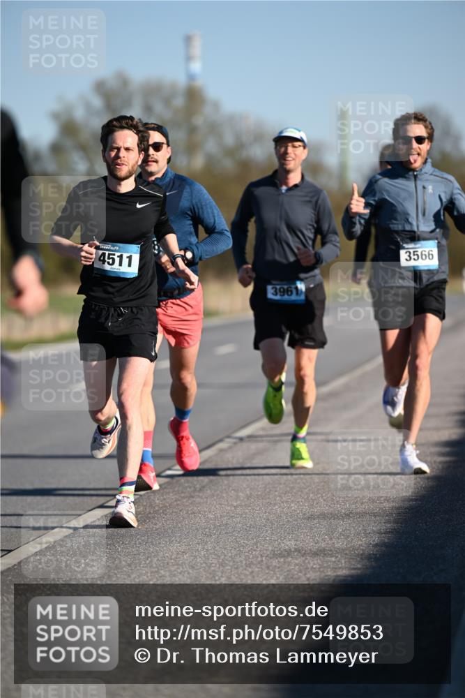 06.04.2025 - 44. Internationalen Wilhelmsburger Insellauf Dr. Thomas Lammeyer http://msf.ph/oto/7549853 06.04.2025 09:19:41 Laufen 4511, 3961, 3566 meine-sportfotos.de