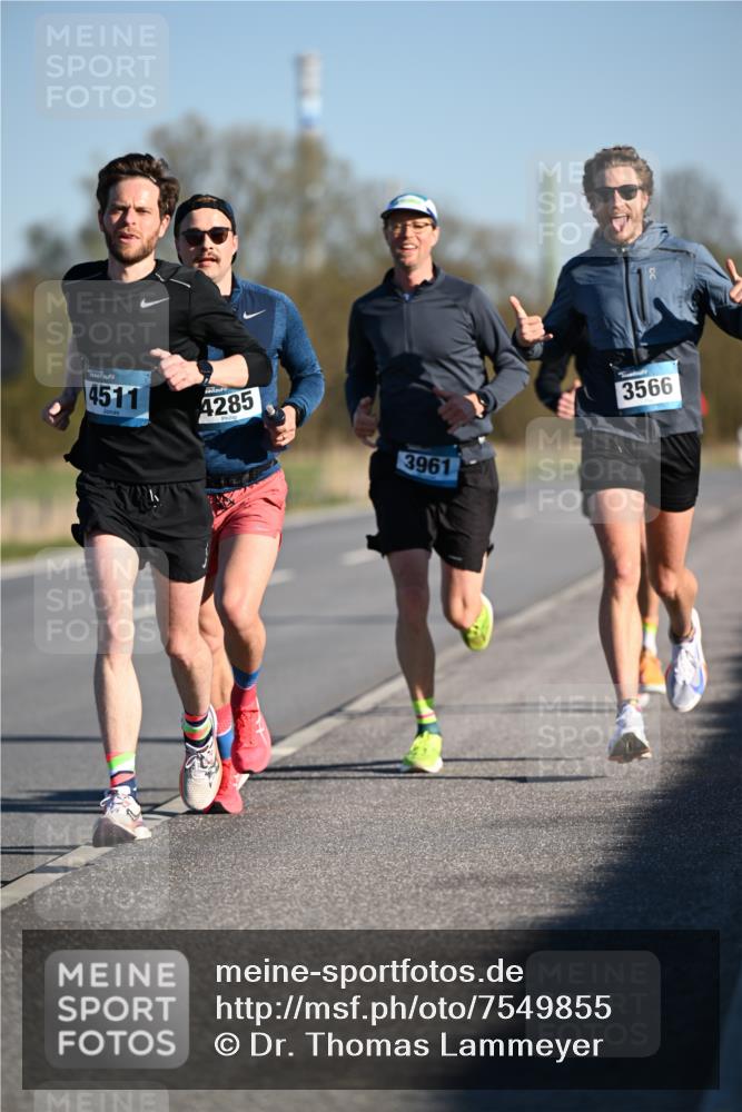 06.04.2025 - 44. Internationalen Wilhelmsburger Insellauf Dr. Thomas Lammeyer http://msf.ph/oto/7549855 06.04.2025 09:19:42 Laufen 4511, 4285, 3961, 3566 meine-sportfotos.de