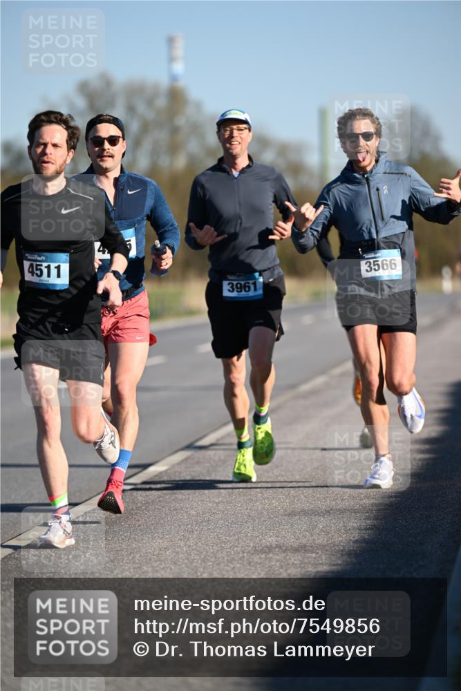 06.04.2025 - 44. Internationalen Wilhelmsburger Insellauf Dr. Thomas Lammeyer http://msf.ph/oto/7549856 06.04.2025 09:19:42 Laufen 4511, 5, 3961, 3566 meine-sportfotos.de