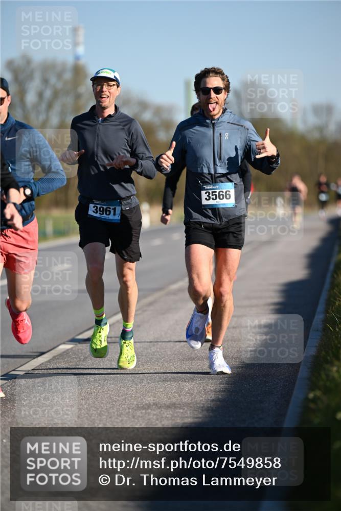 06.04.2025 - 44. Internationalen Wilhelmsburger Insellauf Dr. Thomas Lammeyer http://msf.ph/oto/7549858 06.04.2025 09:19:42 Laufen 3961, 3566 meine-sportfotos.de